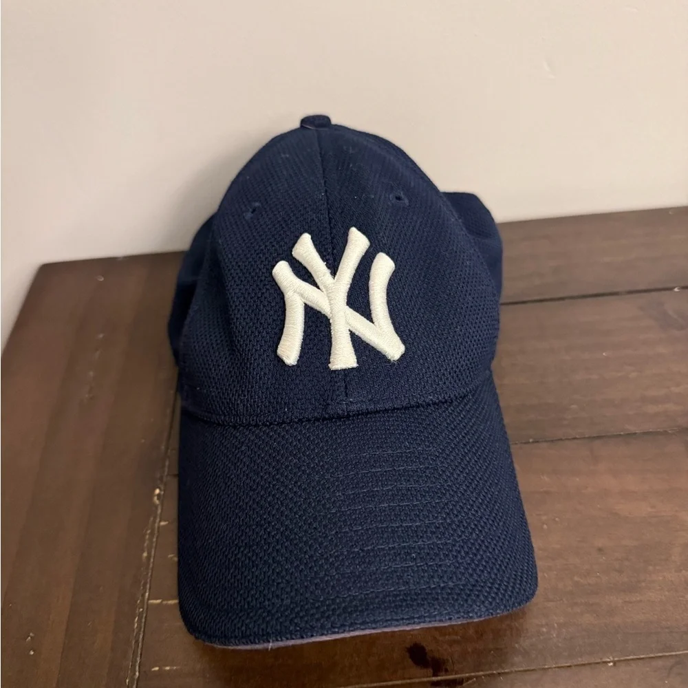 New Era Yankees 39THIRTY Stretch-Fit Hat (M/L)